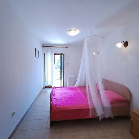 1000 Flowers Apartment *