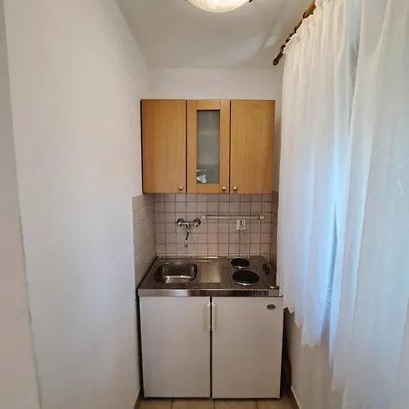 1000 Flowers Apartment *