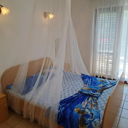 1000 Flowers شقة ستاري غراد