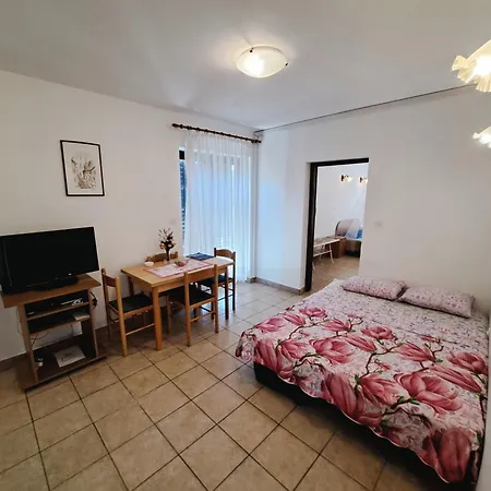 Apartment 1000 Flowers Stari Grad (Hvar)