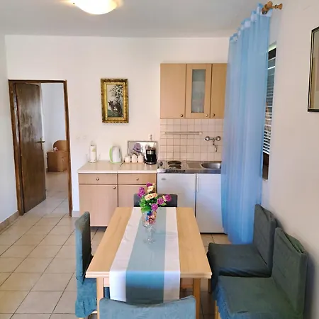 1000 Flowers Apartment *