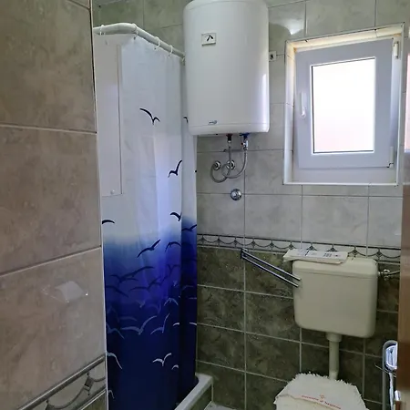 1000 Flowers شقة *