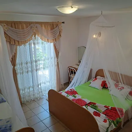 1000 Flowers شقة *