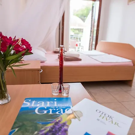 1000 Flowers Apartamento Stari Grad (Hvar)
