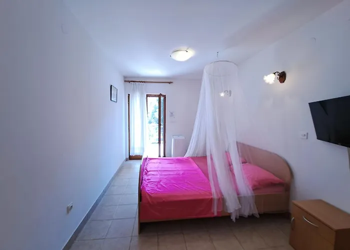 1000 Flowers Apartment *