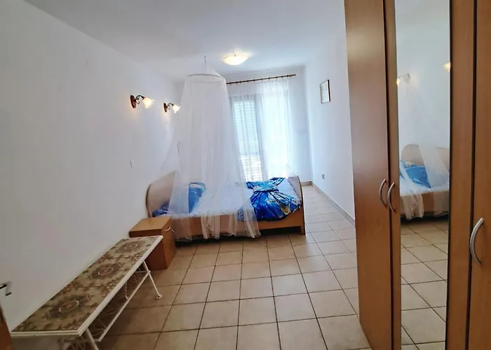 Apartment 1000 Flowers