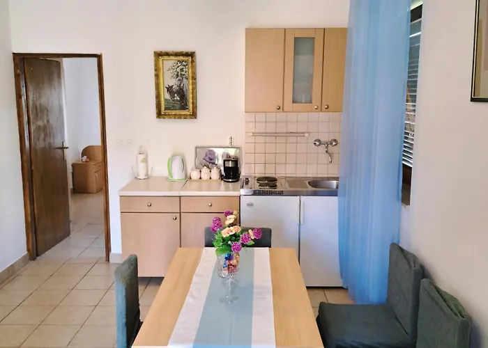 1000 Flowers Apartment *