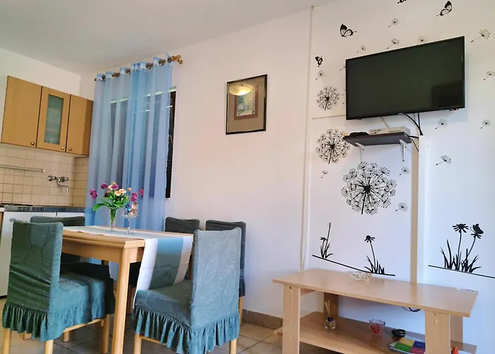 1000 Flowers Apartment *
