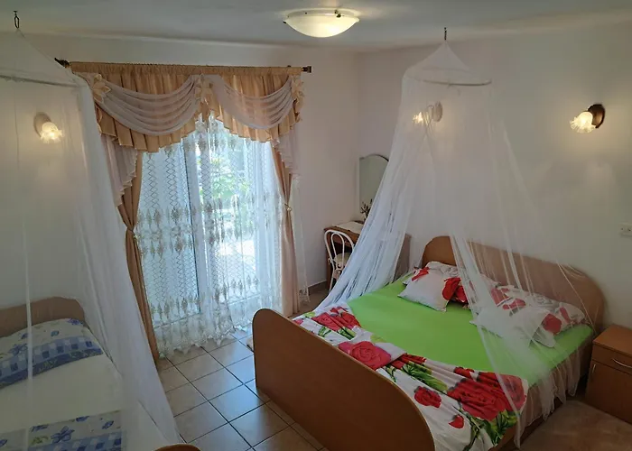 1000 Flowers Apartment *